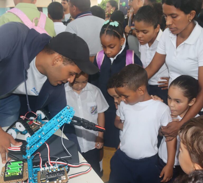 Falcón | Niños de Tucacas aprenden cibernética con el Programa Nacional Semilleros Científicos 