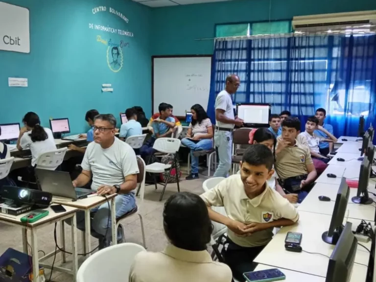 Arranca ciclo formativo en robótica educativa y electricidad en liceos de Barinas