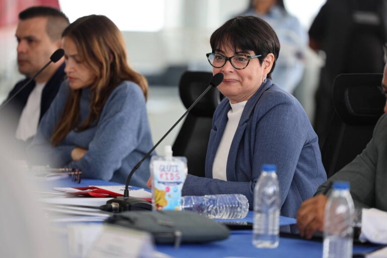 Presidente Maduro aprobó 500 becas para formación de profesionales en el sector farmacéutico