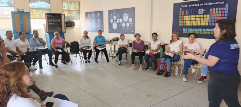 Docentes de Trujillo fortalecen métodos de enseñanza de las ciencias