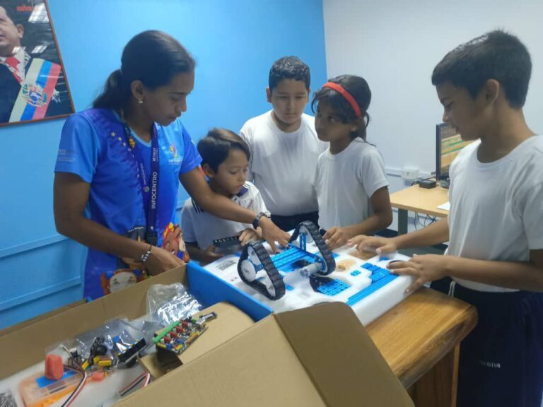 Niños y niñas de Barinas aprenden sobre robótica educativa con Infocentro 