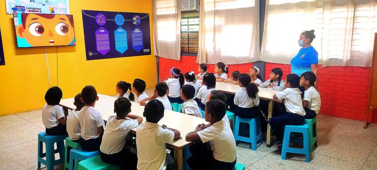 Estudiantes carabobeños viajan al interior del cuerpo humano en las aulas de ciencias en Tocuyito