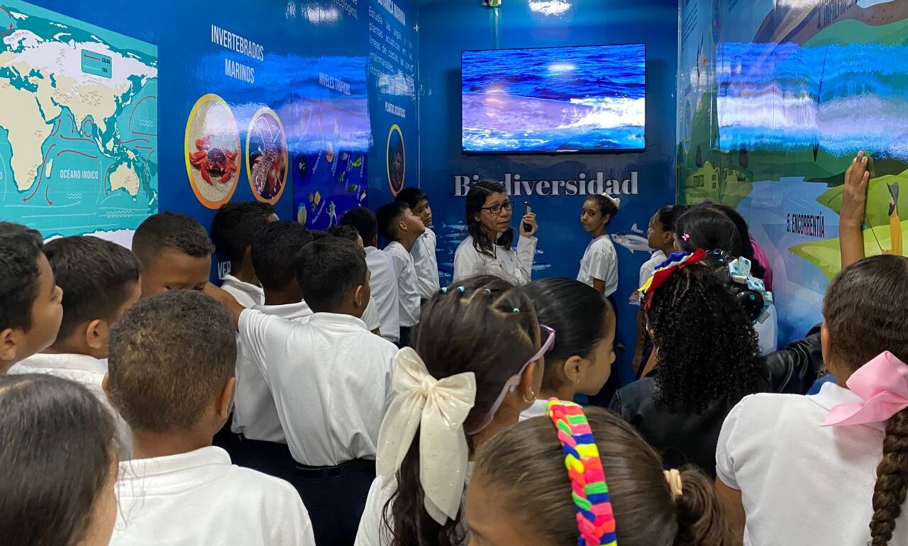 Estudiantes de Naiguatá exploran la ciencia en Centro Didáctico de La Guaira