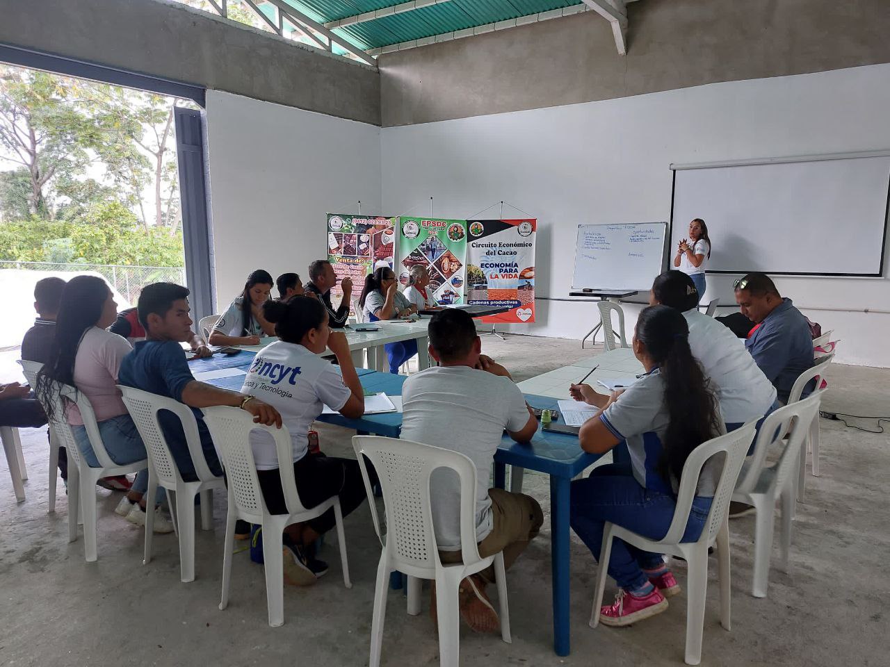 Productores de Mérida reciben taller sobre procesos administrativos