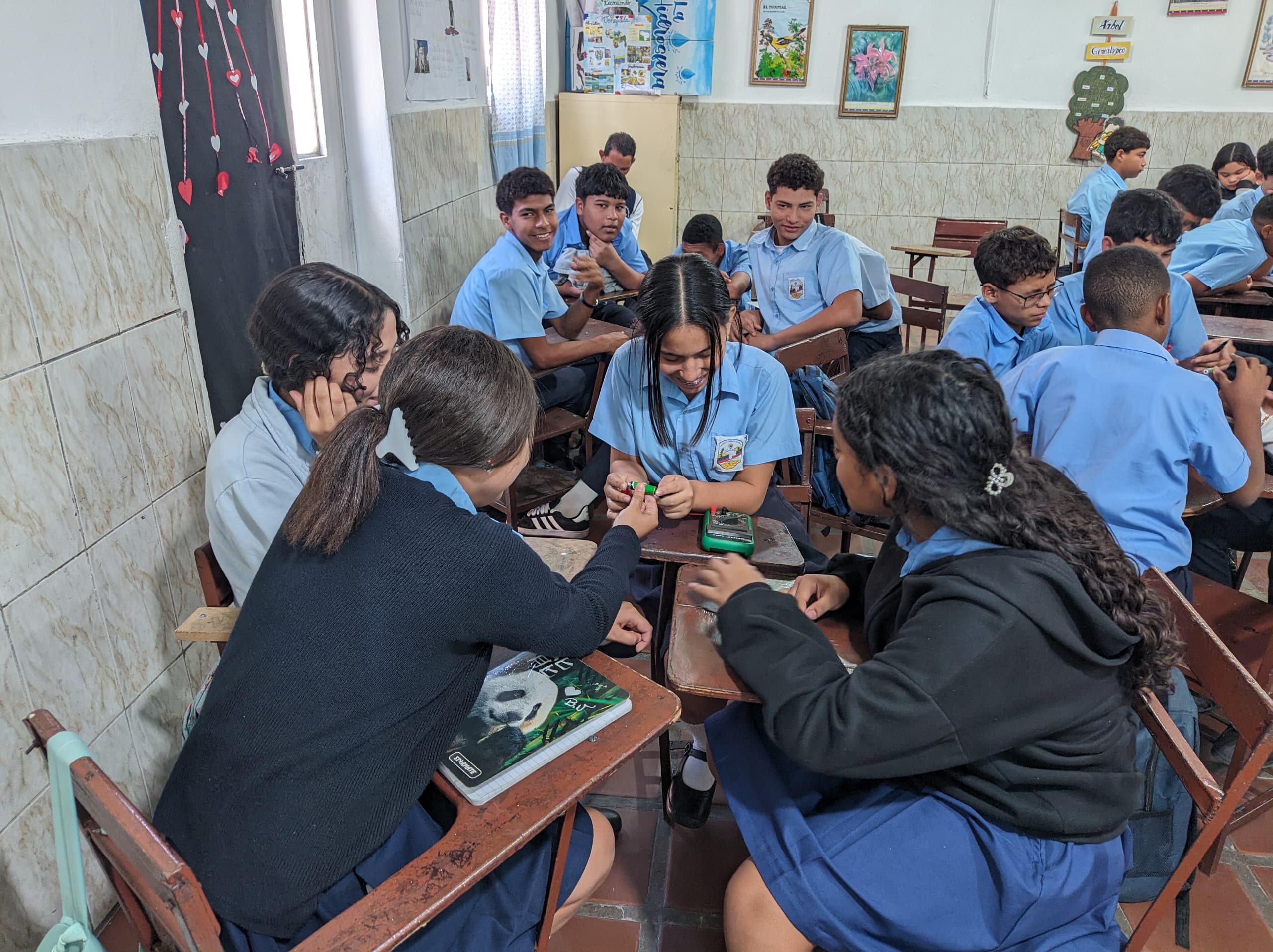 Estudiantes falconianos realizan “Un Viaje por la Electrónica” en taller formativo dictado por Fundacite