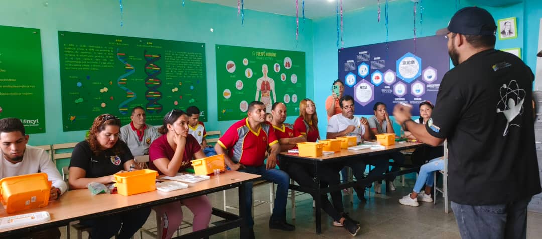 Docentes y promotores de ciencias se capacitan en robótica educativa en Cojedes