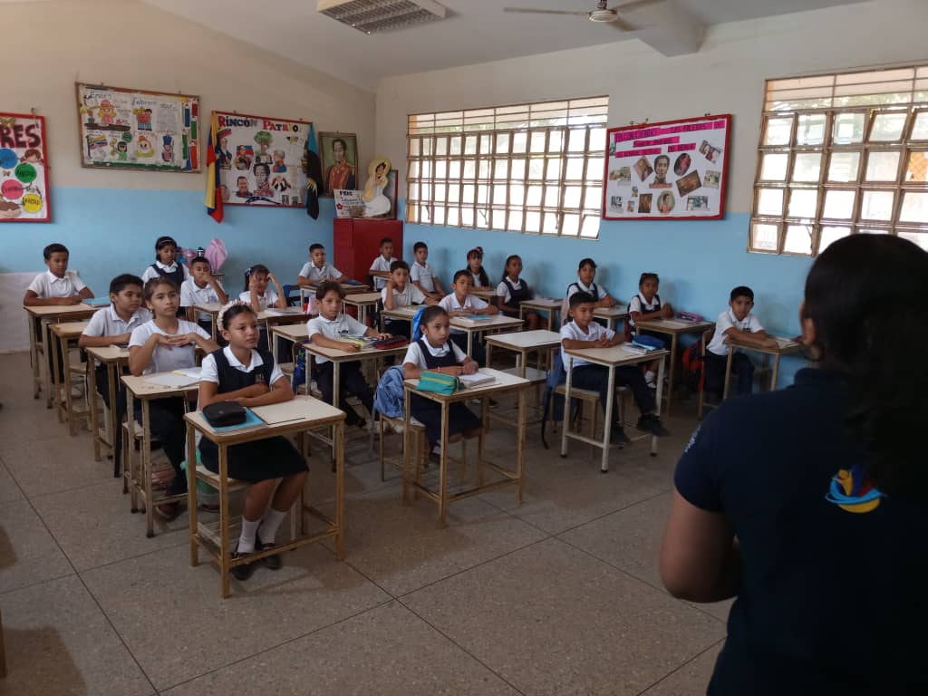 Estudiantes de primaria conocen labor de la Fundación Infocentro en Zulia