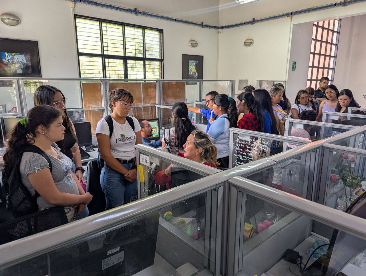 Estudiantes de la UPEL conocen Cenditel en la Ruta Tecnológica del Conocimiento Libre