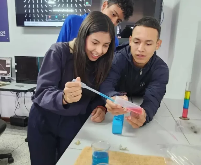 Estudiantes merideños interactúan con la ciencia en taller formativo