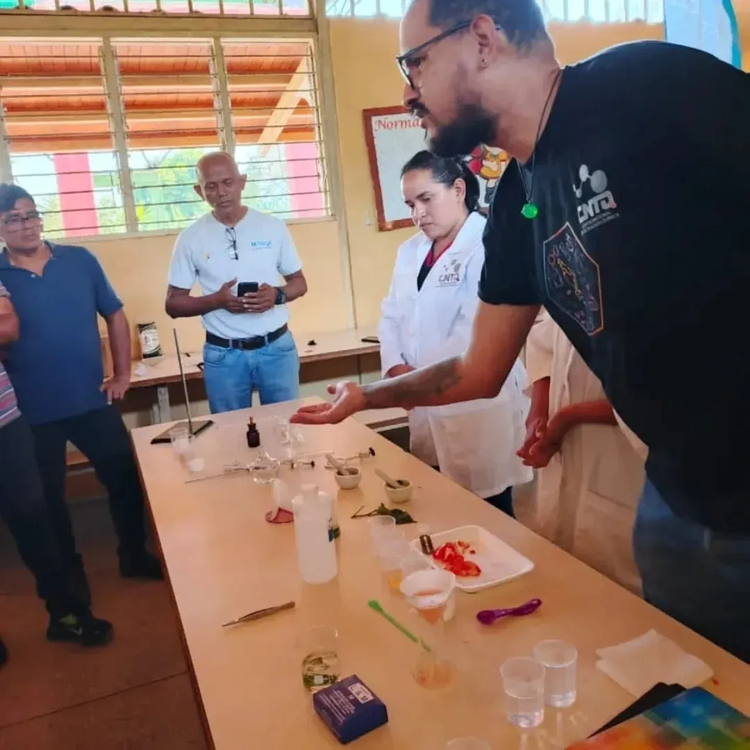 Docentes del estado Barinas refuerzan sus conocimientos con taller de química