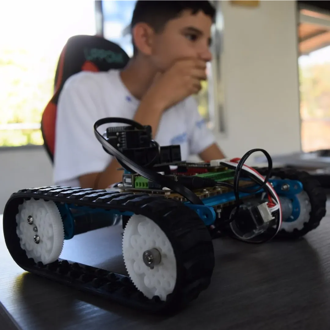 Niños y jóvenes de Sucre aprenden programación en sede de la estación Hidrobiológica Turpialito