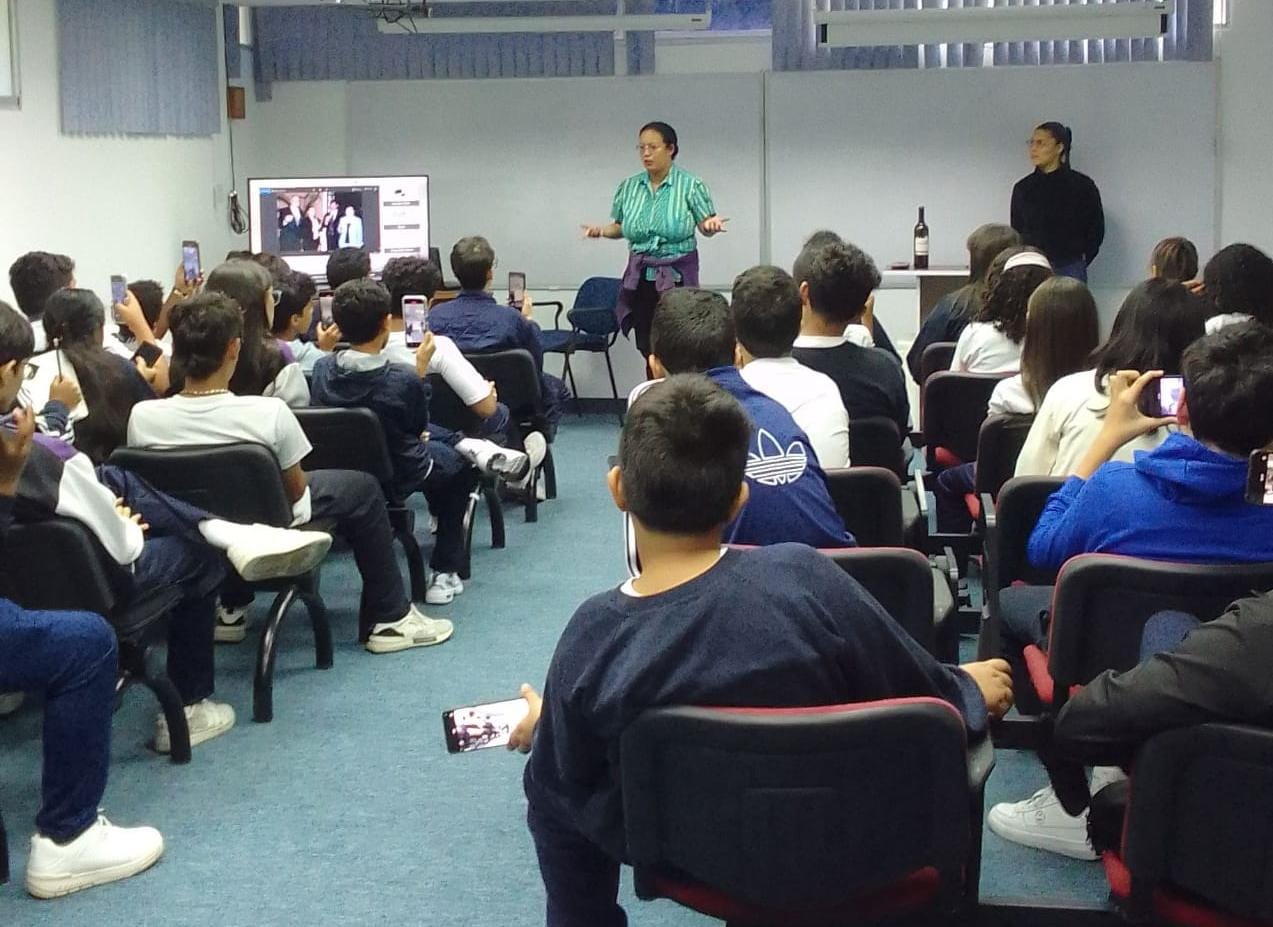 Estudiantes y profesores realizaron visita guiada al IVIC para aprender sobre el mundo de las ciencias