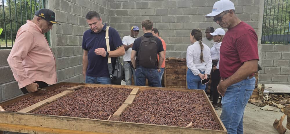 Equipo de la CIIP conoce experiencias del Centro Nacional de Investigación, Desarrollo e Innovación del Cacao