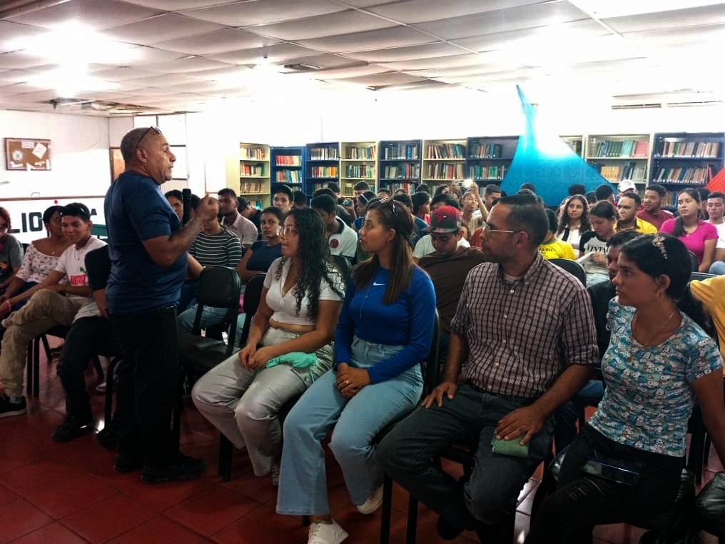 Cojedes | Estudiantes de veterinaria de la Unellez disertan sobre descolonización del conocimiento y pensamiento crítico