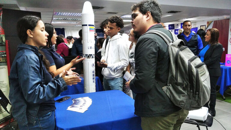 ABAE exhibe capacidades en ciencia y tecnología espacial en la III Expo Pasantía 2025