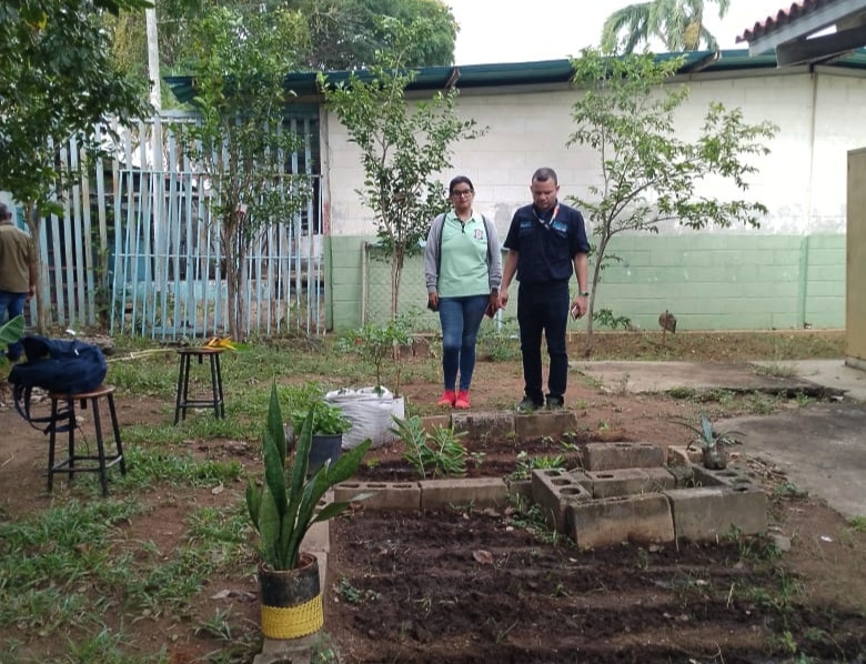 Alianza Científico-Campesina fortalece huerto escolar con entrega de semillas en Bolívar