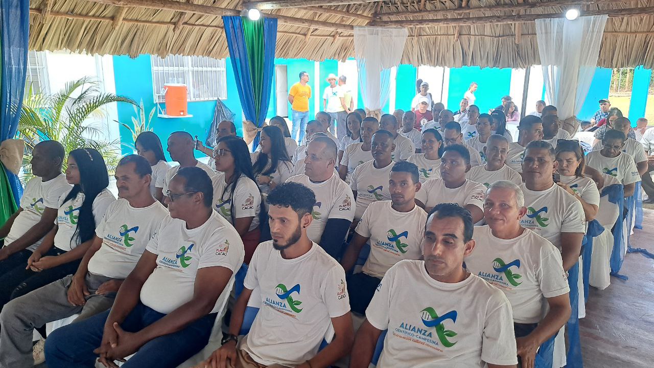 Entregan certificados a técnicos y productores de Sucre en sistemas sostenibles de cacao
