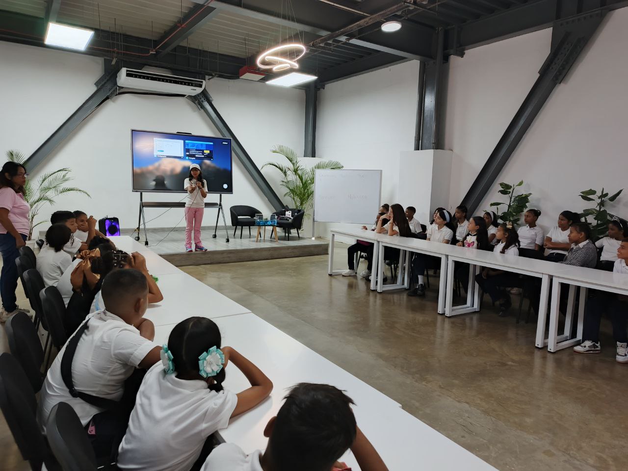 Estudiantes de La Guaira participan en jornada formativa sobre los océanos