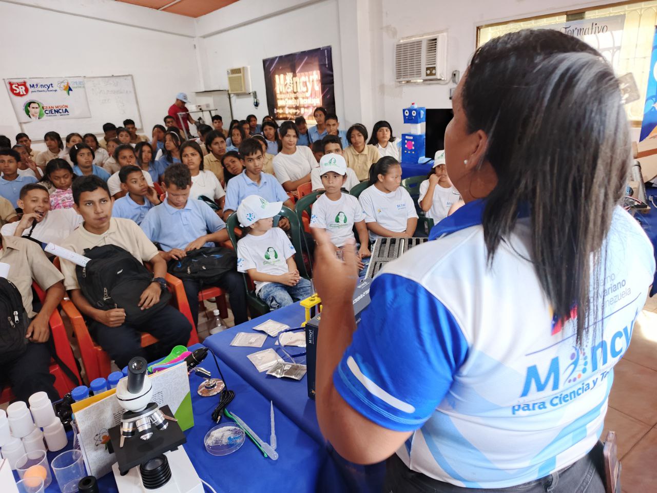 Rinden homenaje a Humberto Fernández-Morán en Amazonas