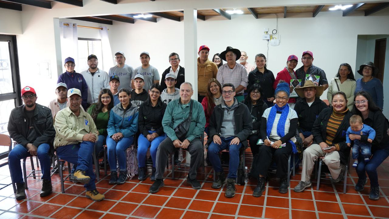 Concluye visita técnica del representante de la Unesco a laboratorios del Cebisa