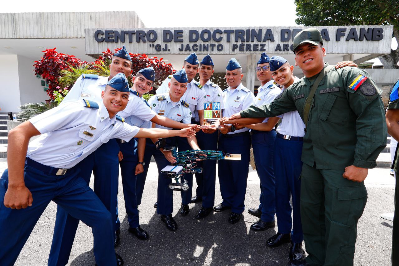 Cadetes de la Universidad Militar Bolivariana de Venezuela muestran capacidades en I Concurso de Robótica Educativa