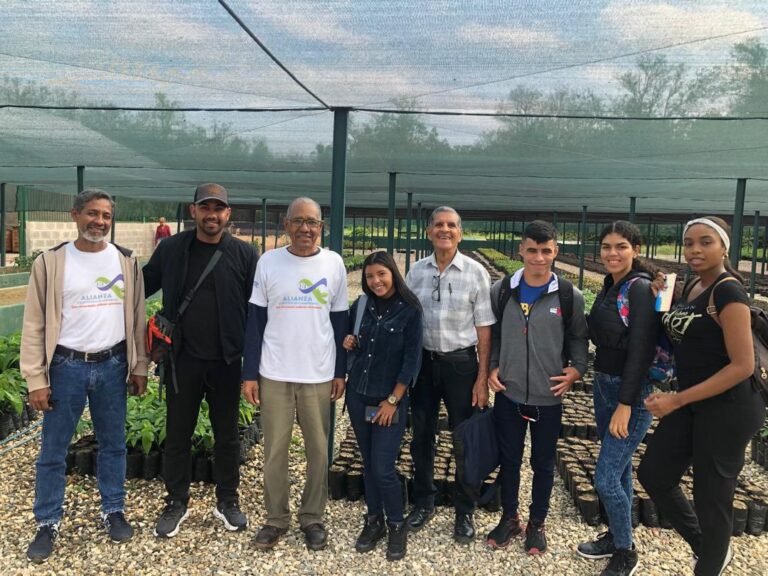 Estudiantes de la UPTBAL núcleo Guatire-Guarenas visitan el Centro Nacional de Investigación, Desarrollo e Innovación del Cacao