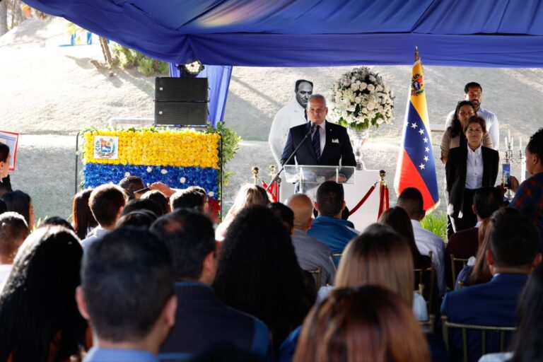 homenaje Humberto Fernández-Morán