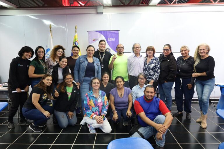 Polo Científico Venezolano capacita en el estudio de cálculos urinarios en animales de compañía