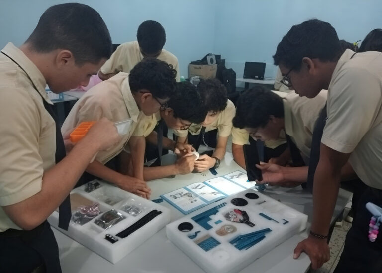 Fundación Infocentro promueve la innovación con taller de robótica en Zulia