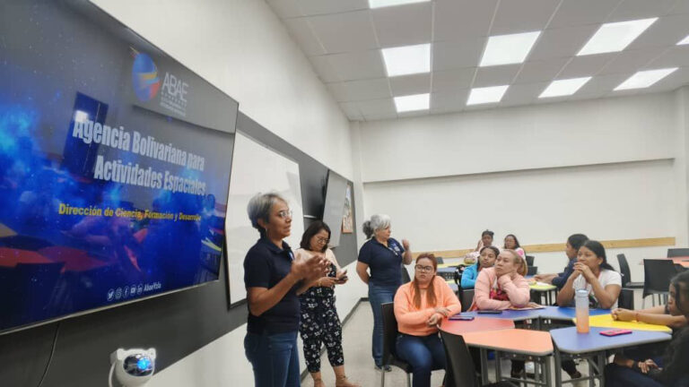 ABAE impulsa formación docente en aplicaciones espaciales con estudiantes del IUJO