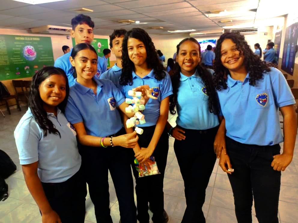 Carabobo | Estudiantes recibieron formación sobre molécula de ADN en las Aulas de Ciencias