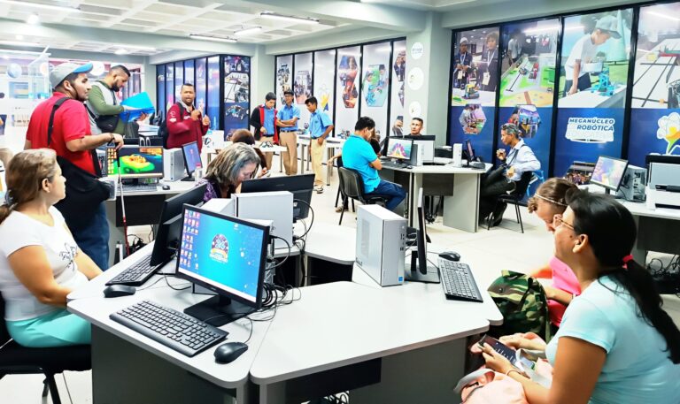 Centro Didáctico capacita a carabobeños con discapacidad visual en materia digital