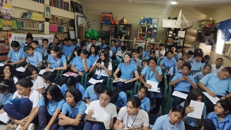 Semilleros Científicos de Bolívar se capacitan en robótica educativa