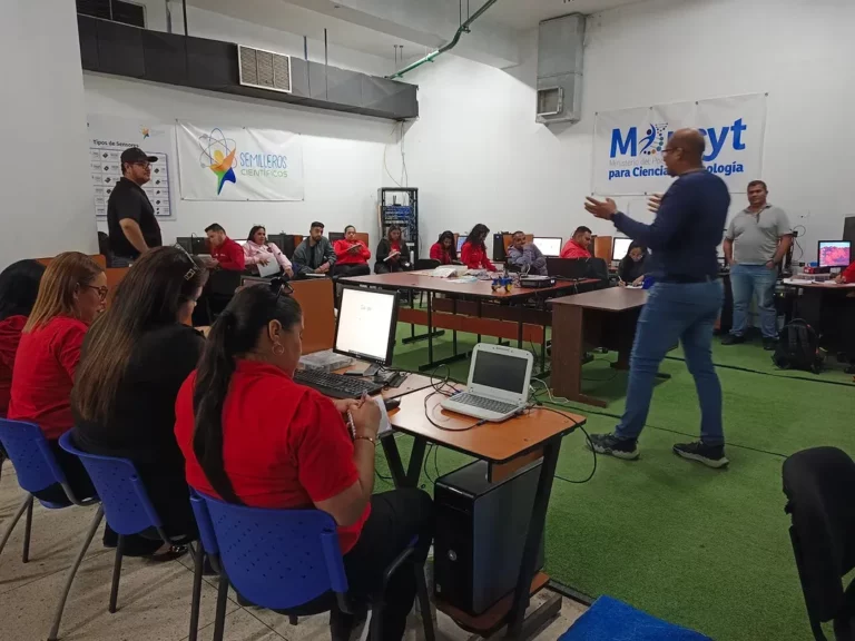 En Zulia docentes se forman en robótica educativa