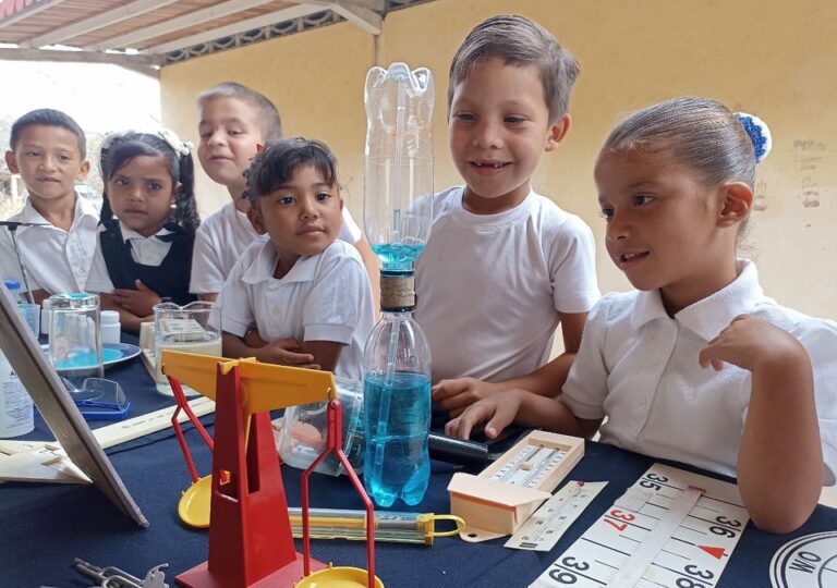 Lara | Sala itinerante «Dra. Anamaría Font» inspira a futuras generaciones
