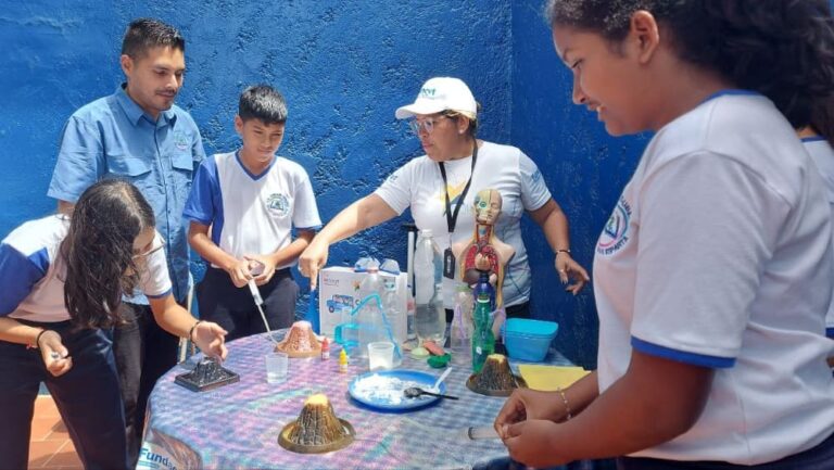 El mundo de las aves, peces y la robótica despertaron el interés de estudiantes neoespartanos