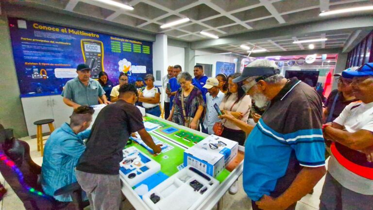 Voceros de MTT en Carabobo se forman en ciencia y tecnología (1)