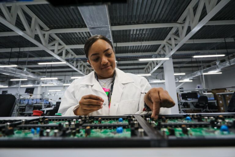 Venezuela garantiza espacios para la promoción de la ciencia encabezados por mujeres