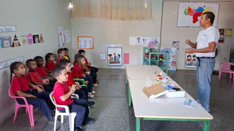 En Cojedes consolidan enseñanza de las ciencias con la Caravana de la Química