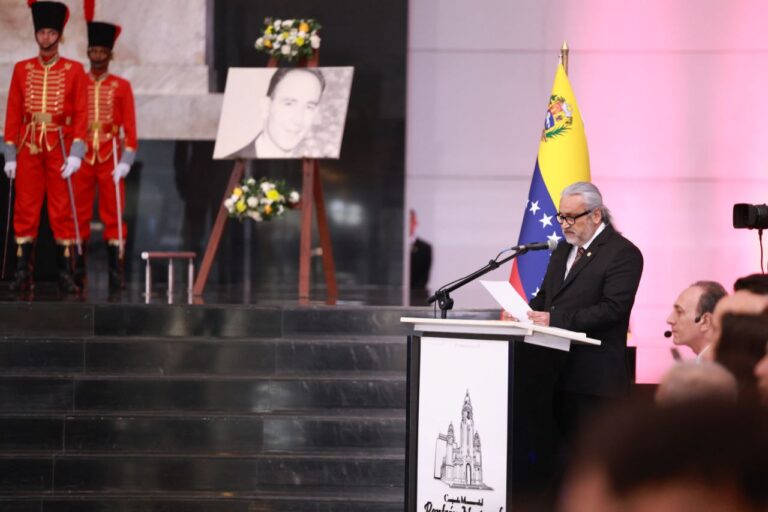 Ingreso de los restos del Dr. Humberto Fernández-Morán al Panteón Nacional es un acto de justicia