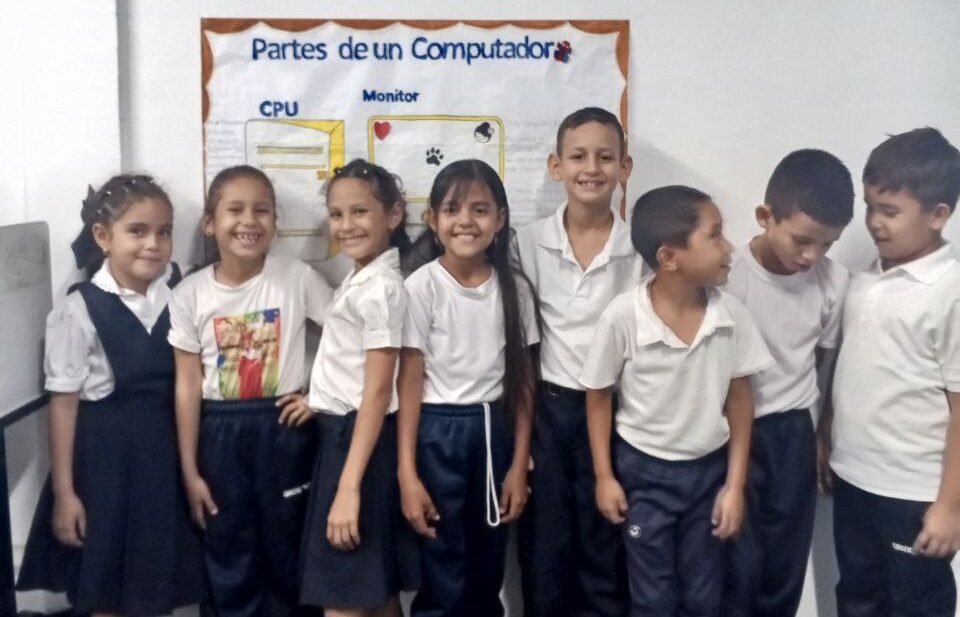 Estudiantes de Barinas exploran el mundo digital en Infocentro Curbatí