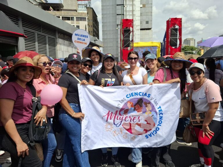 EN FOTOS | Venezolanas conmemoran Día Internacional de la Mujer con multitudinaria marcha