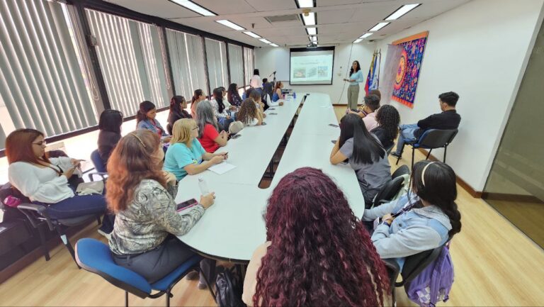 Mujeres que transforman la energía nuclear en la patria grande