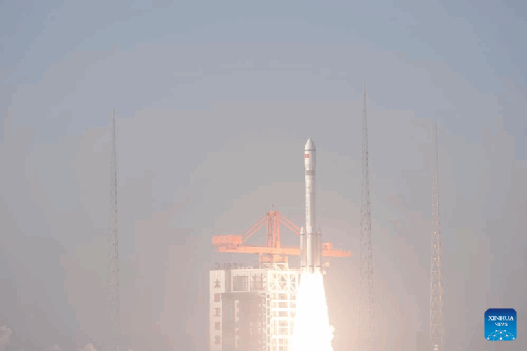 China lanza con éxito seis nuevos satélites de prueba