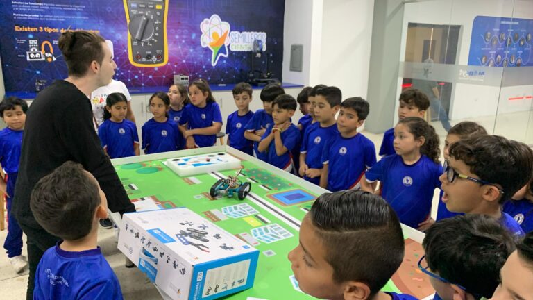 Carabobo | Estudiantes aprenden sobre ciencia y tecnología en jornada formativa