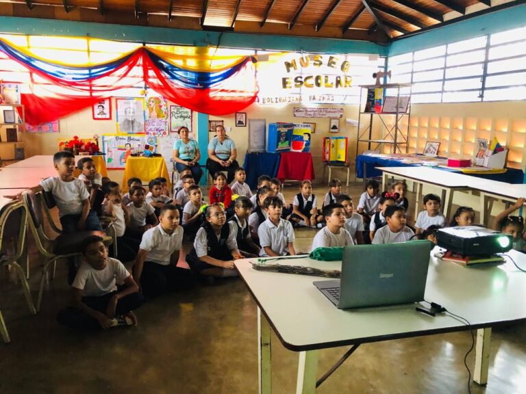 Barinas | Estudiantes exploran sobre química, robótica y astronomía en jornada educativa