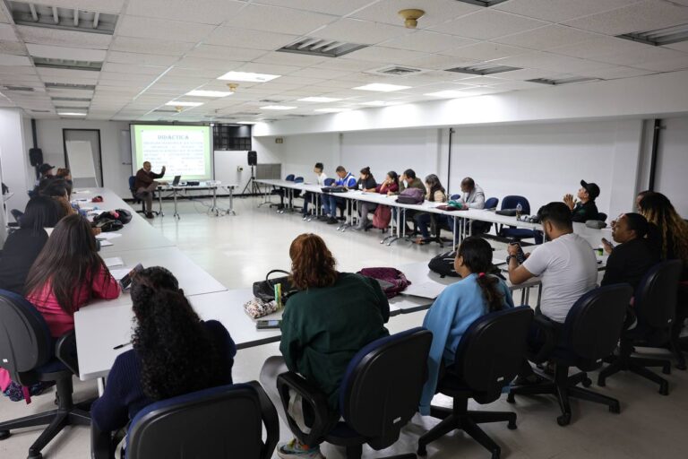 Docentes de la región capital se forman para llevar las ciencias a las aulas de clases