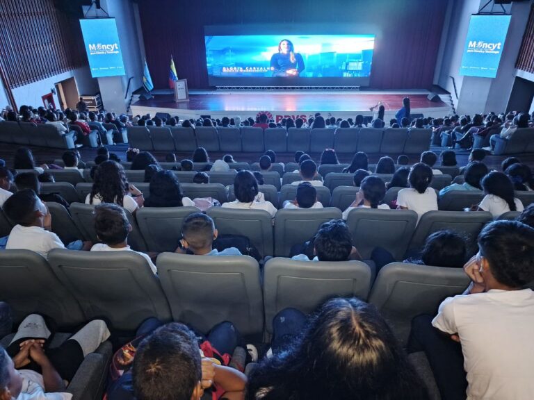 Proyección de la película “Ciencia para la Vida: Humberto Fernández-Morán” inspira a las nuevas generaciones de Monagas
