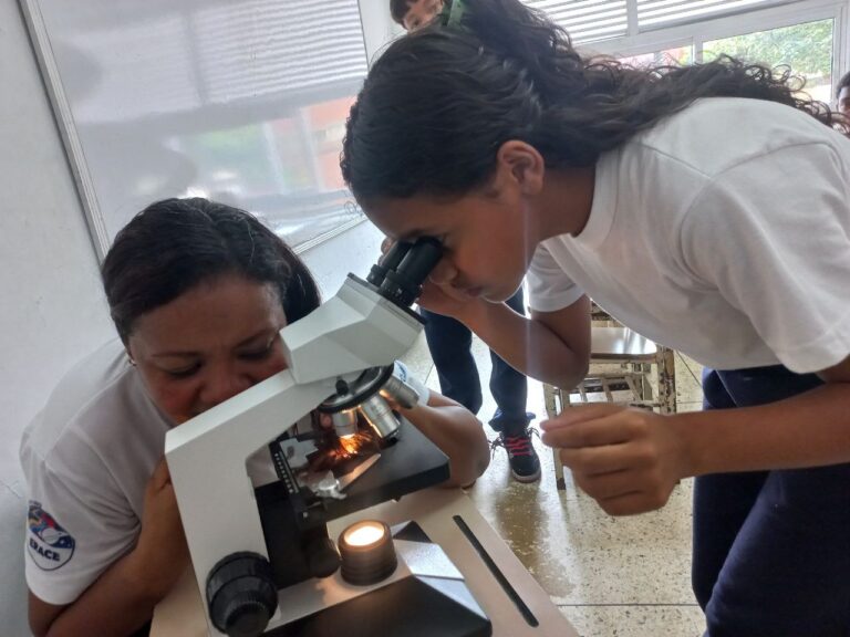 Plan Territorial Semilleros Científicos llegó al Complejo Educativo Corapal de La Guaira