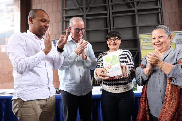 Bautizan libro Gobernar con ciencias y tecnologías: El caso del estado Bolivariano de Miranda
